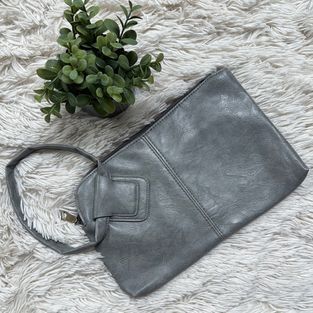 Boutique Faux Leather Wristlet 💗 Gray